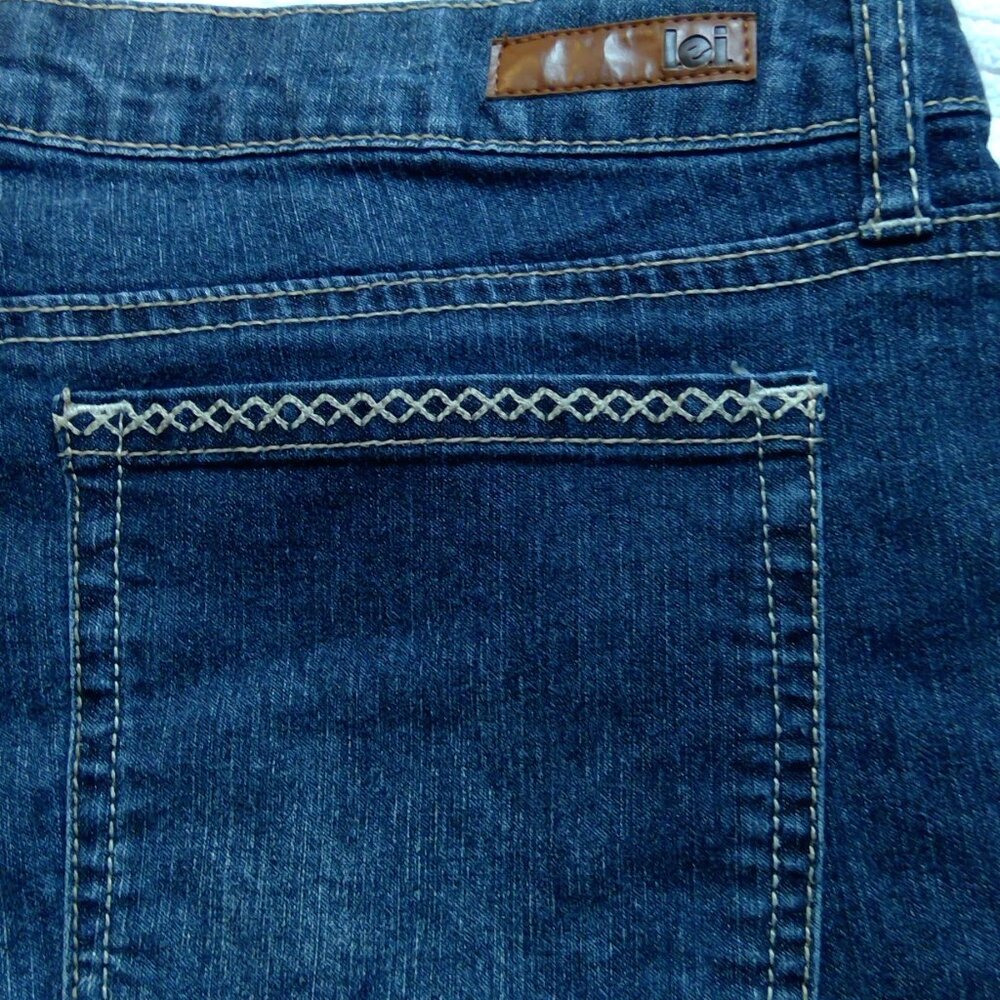 L.E.I. Women's Jean Shorts Ashley Style Low-Rise (Size 13) with Lace Accents - Picture 7 of 7